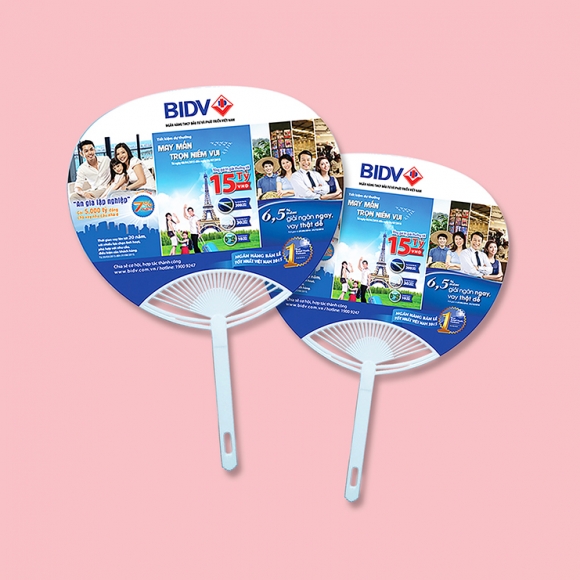 Quạt nhựa cầm tay